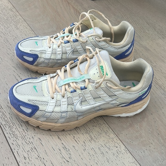 NIKE SNEAKERS - Picture 2 of 5